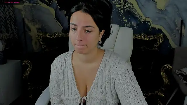 Daphne Moss online show from December 2024 02:10:02 PM