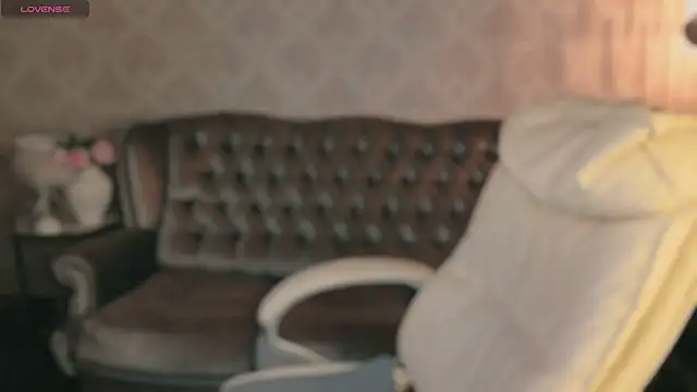 Daphne Moss online show from April 2026 12:48:02 PM