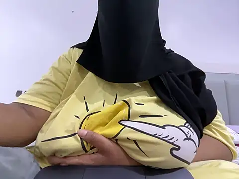 Submissive Arab online show from February 2025 11:10:02 PM