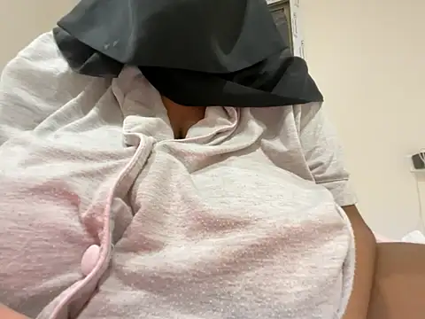 Submissive Arab online show from April 2026 12:17:01 PM