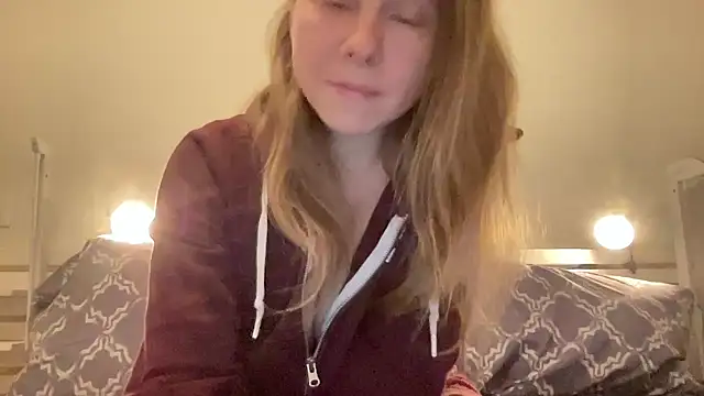 SweetLucy96 online show from December 2024 05:40:01 PM