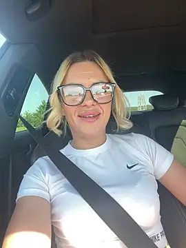 sweetdaiana23 online show from May 2026 01:07:02 PM
