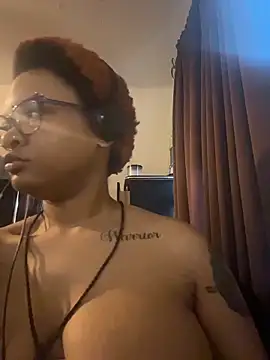 nickytheehawtie online show from March 2026 02:23:02 PM