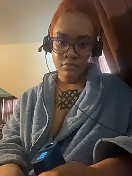 nickytheehawtie online show from April 2026 04:15:01 PM