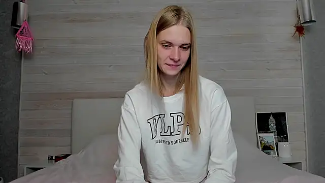 molly hunt  online show from October 2025 04:02:02 AM