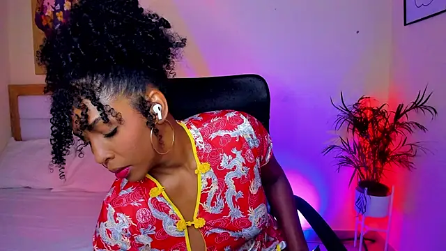 Snapshot of AitanaBrown_ chatting on May 2026 08:28:02 PM AitanaBrown online show from May 2026 08:28:02 PM