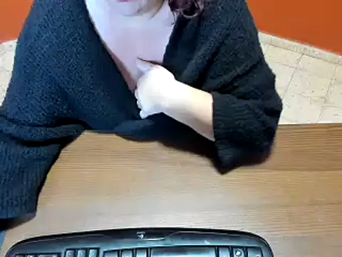 Snapshot of NikkiHolland chatting on January 2025 08:18:02 AM NikkiHolland online show from January 2025 08:18:02 AM