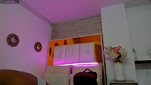 ShaniaBrownn online show from February 2025 07:38:01 PM