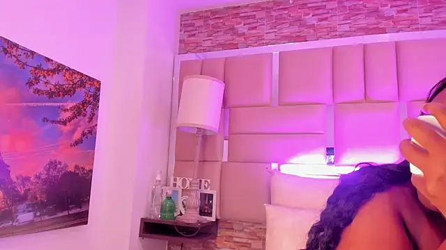 ShaniaBrownn online show from November 2025 07:56:01 PM