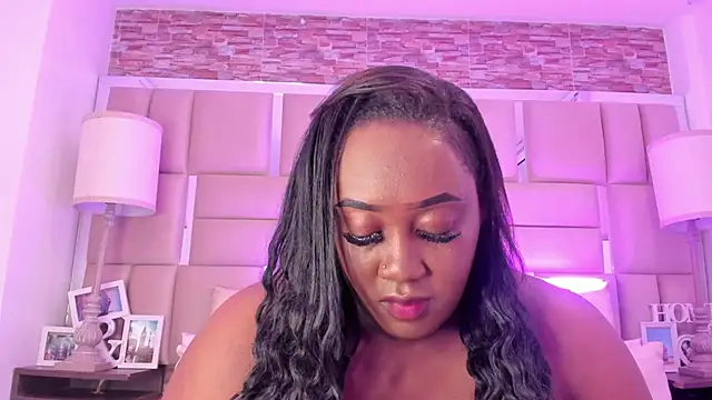 ShaniaBrownn online show from March 2026 08:01:01 PM