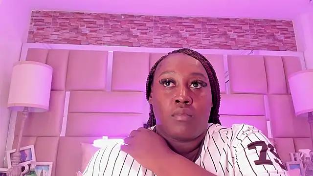 ShaniaBrownn online show from May 2026 07:43:01 PM
