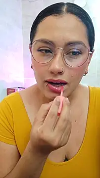 LauraRuiz1 online show from May 2026 02:09:02 AM