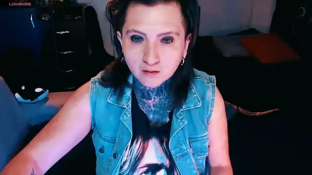 Snapshot of Marieblueeyes chatting on October 2025 09:54:02 PM Marieblueeyes online show from October 2025 09:54:02 PM