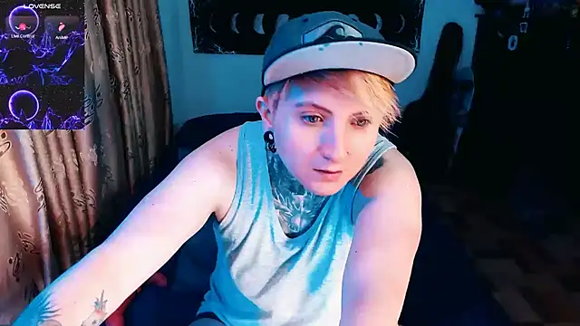 Marieblueeyes online show from November 2025 02:00:01 AM