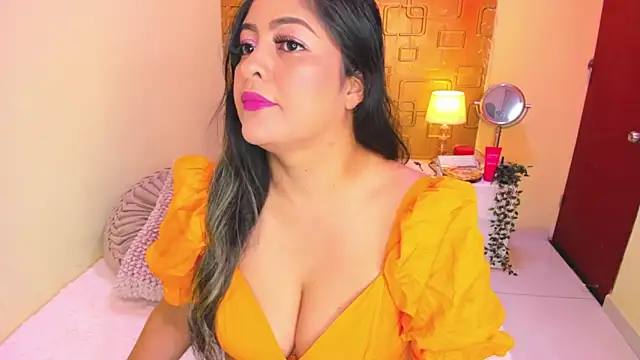 Snapshot of Julia_Haye chatting on June 2026 03:42:02 AM Julia Haye online show from June 2026 03:42:02 AM