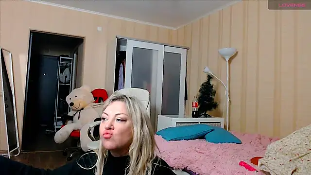 Snapshot of PamHardFuck chatting on January 2025 01:00:01 AM PamHardFuck online show from January 2025 01:00:01 AM