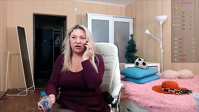 Snapshot of PamHardFuck chatting on January 2025 02:13:01 PM PamHardFuck online show from January 2025 02:13:01 PM