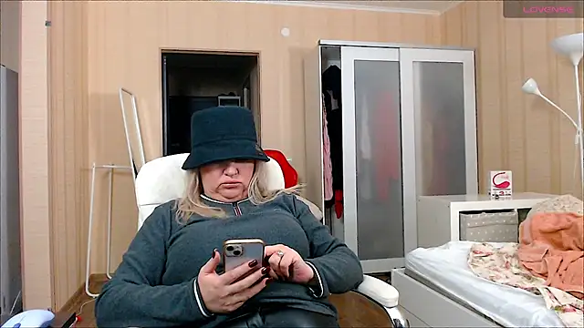 Snapshot of PamHardFuck chatting on January 2025 03:40:02 AM PamHardFuck online show from January 2025 03:40:02 AM
