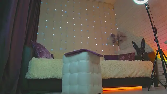 pepper cat  online show from February 2025 06:43:01 AM