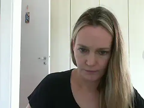 Annylove1 online show from December 2024 01:06:02 PM