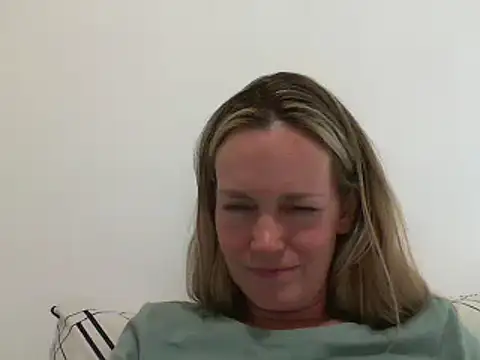 Annylove1 online show from December 2024 09:09:02 PM