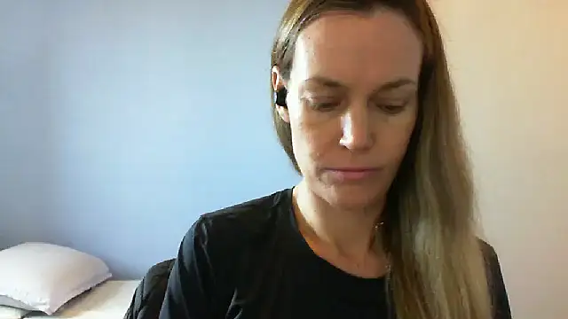 Annylove1 online show from November 2025 10:48:02 AM