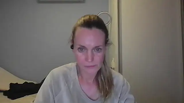 Annylove1 online show from November 2025 12:32:01 AM