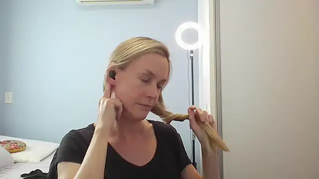 Annylove1 online show from January 2026 04:31:02 PM