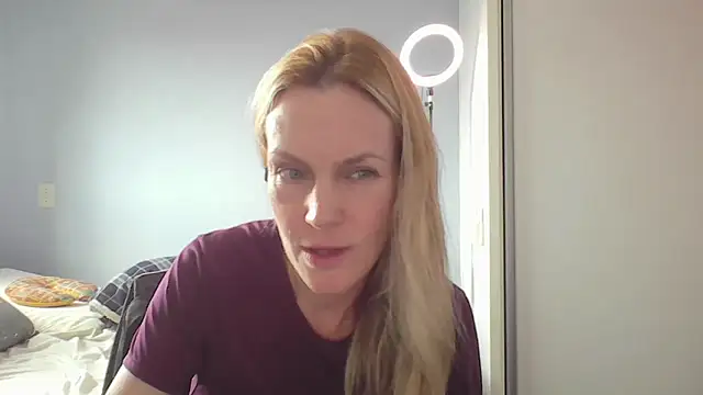 Annylove1 online show from April 2026 04:49:01 PM