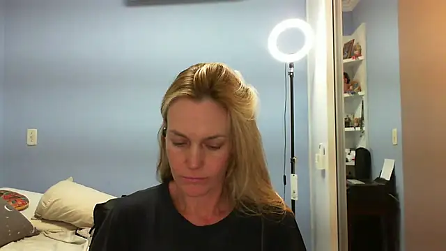 Annylove1 online show from April 2026 12:38:02 PM