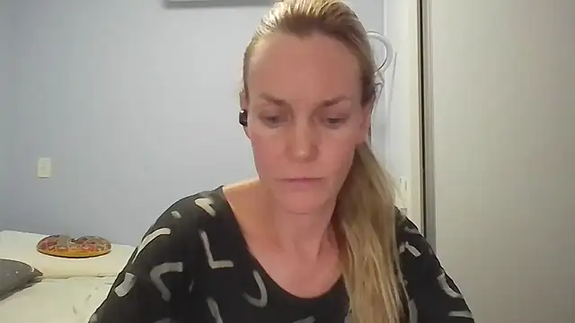 Annylove1 online show from April 2026 12:16:02 AM