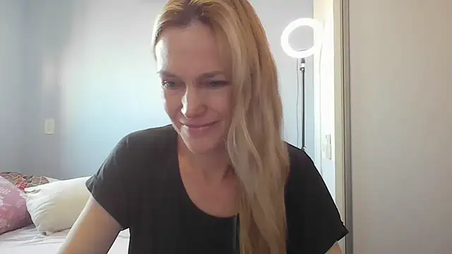 Annylove1 online show from April 2026 12:06:02 PM