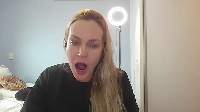 Annylove1 online show from June 2026 10:54:02 AM