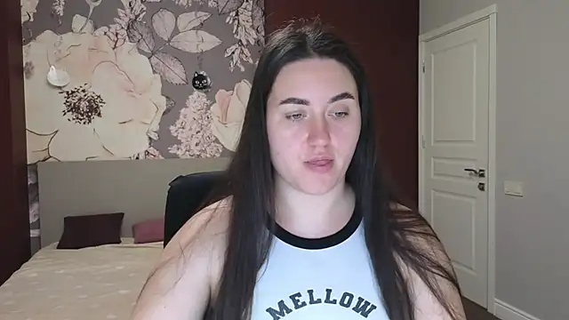 Snapshot of Roxie_Bradley chatting on December 2024 07:03:02 AM Roxie Bradley online show from December 2024 07:03:02 AM