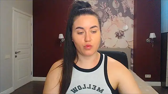 Snapshot of Roxie_Bradley chatting on January 2025 06:44:02 AM Roxie Bradley online show from January 2025 06:44:02 AM