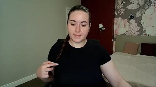 Roxie Bradley online show from May 2026 05:49:01 AM