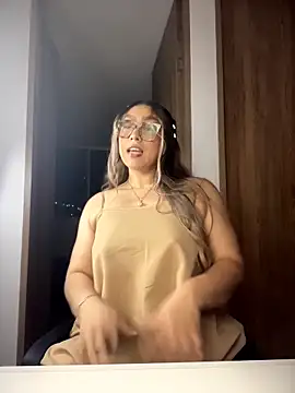 Im sophiie online show from March 2026 07:01:01 AM