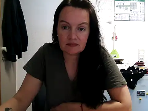 Snapshot of LoveNBloom chatting on May 2026 06:03:01 PM LoveNBloom online show from May 2026 06:03:01 PM