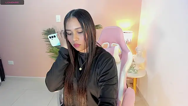 Snapshot of Ciara8 chatting on October 2025 04:37:02 AM Ciara8 online show from October 2025 04:37:02 AM