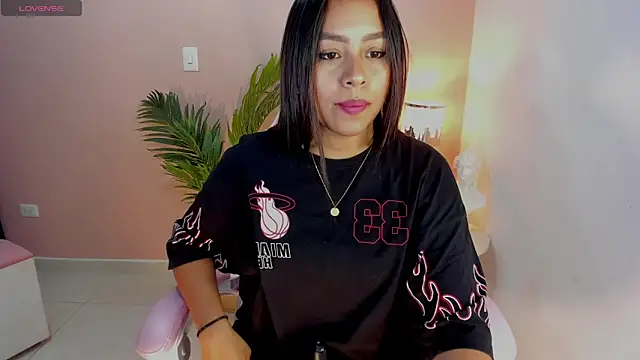 Snapshot of Ciara8 chatting on October 2025 07:25:02 PM Ciara8 online show from October 2025 07:25:02 PM