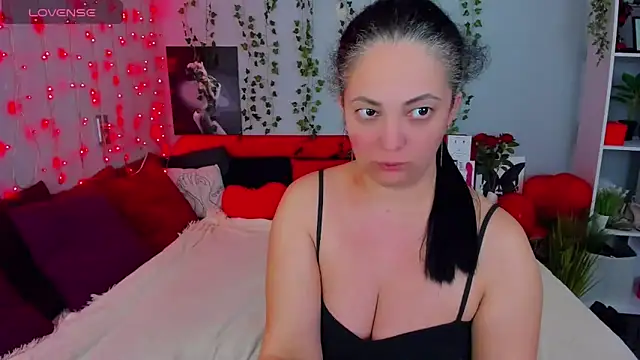 Snapshot of DarlingMilf chatting on February 2025 07:21:01 PM DarlingMilf online show from February 2025 07:21:01 PM