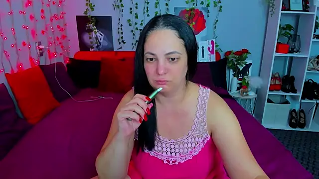 Snapshot of DarlingMilf chatting on September 2025 06:07:01 PM DarlingMilf online show from September 2025 06:07:01 PM