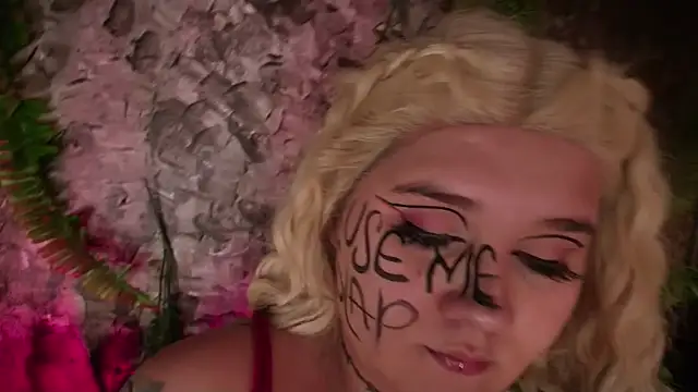 Laura takint online show from December 2024 08:43:01 PM