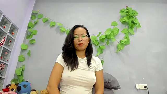 Snapshot of loveley_jenny chatting on June 2026 04:13:02 AM loveley jenny online show from June 2026 04:13:02 AM