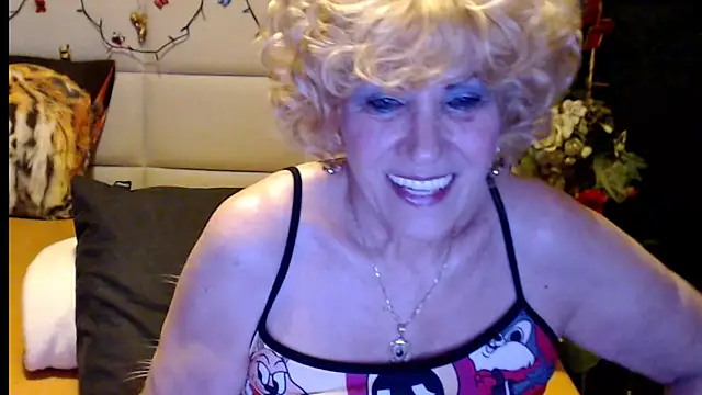 HappyWomanOn online show from February 2026 07:09:02 PM