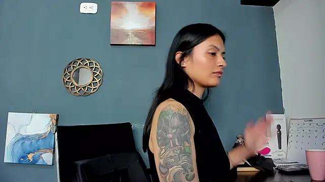 nia  white online show from December 2024 08:03:02 PM