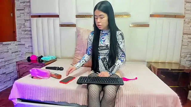 ArianaSmith69 online show from February 2025 02:10:01 PM