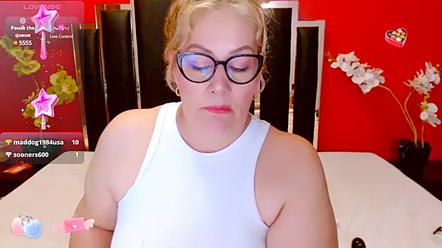 Snapshot of Nayla_Garner chatting on February 2025 08:06:02 PM Nayla Garner online show from February 2025 08:06:02 PM
