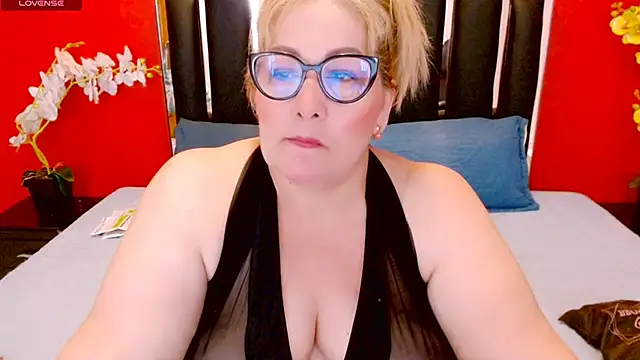 Snapshot of Nayla_Garner chatting on March 2025 04:37:01 PM Nayla Garner online show from March 2025 04:37:01 PM