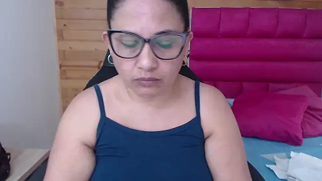 Snapshot of Katha_Marck chatting on December 2024 03:37:01 PM Katha Marck online show from December 2024 03:37:01 PM